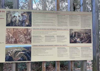 Panneau explicatif sur la préservation de la grotte Chauvet, Vallon-Pont-d'Arc, Ardèche